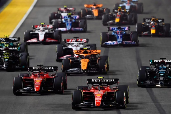 关于梅赛德斯碾压索伯车队，汉密尔顿扛起全队的信息