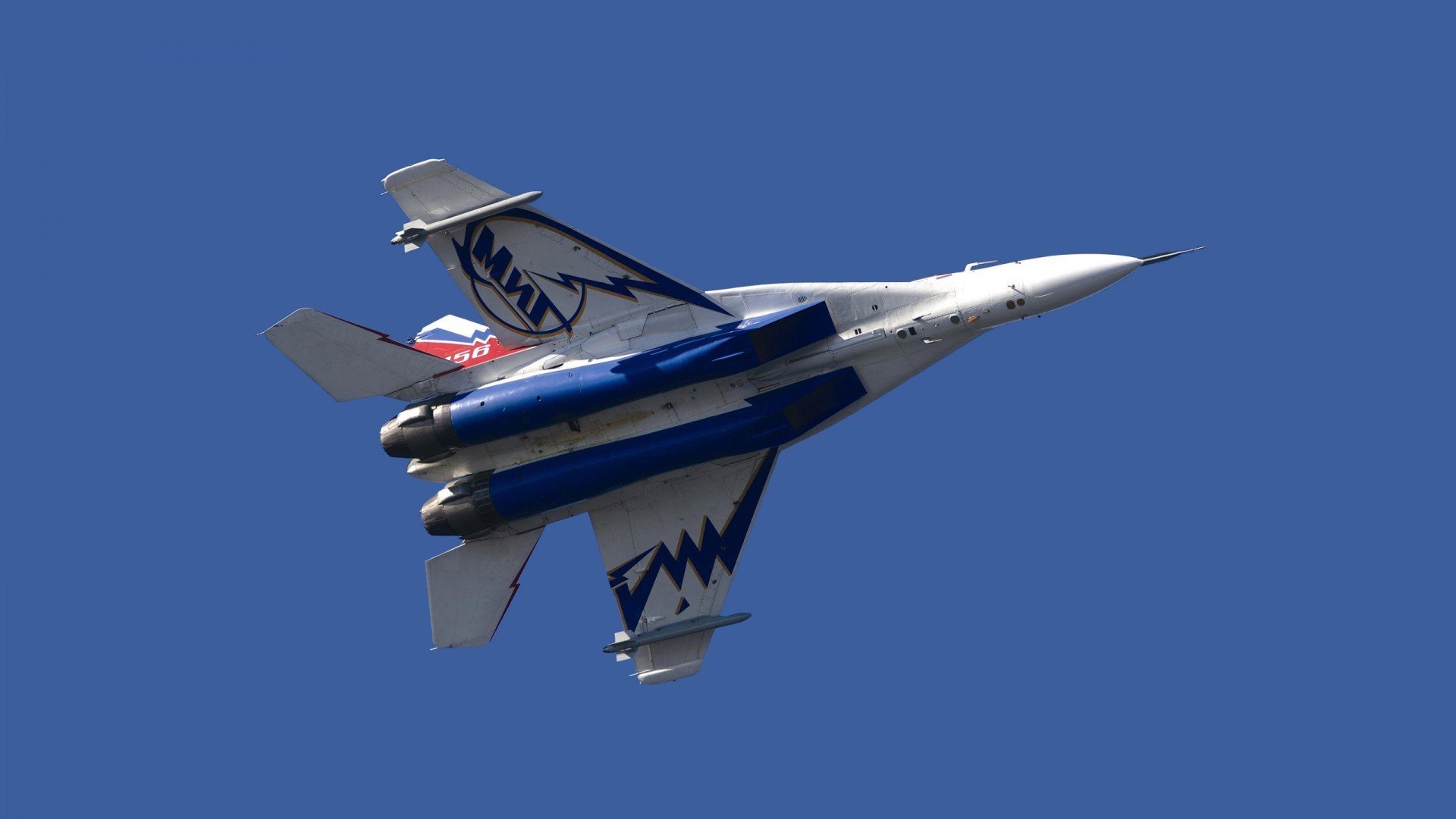 欧冠半决赛焦点战，国际米兰完胜安哥拉，蓝黑军团挺进决赛