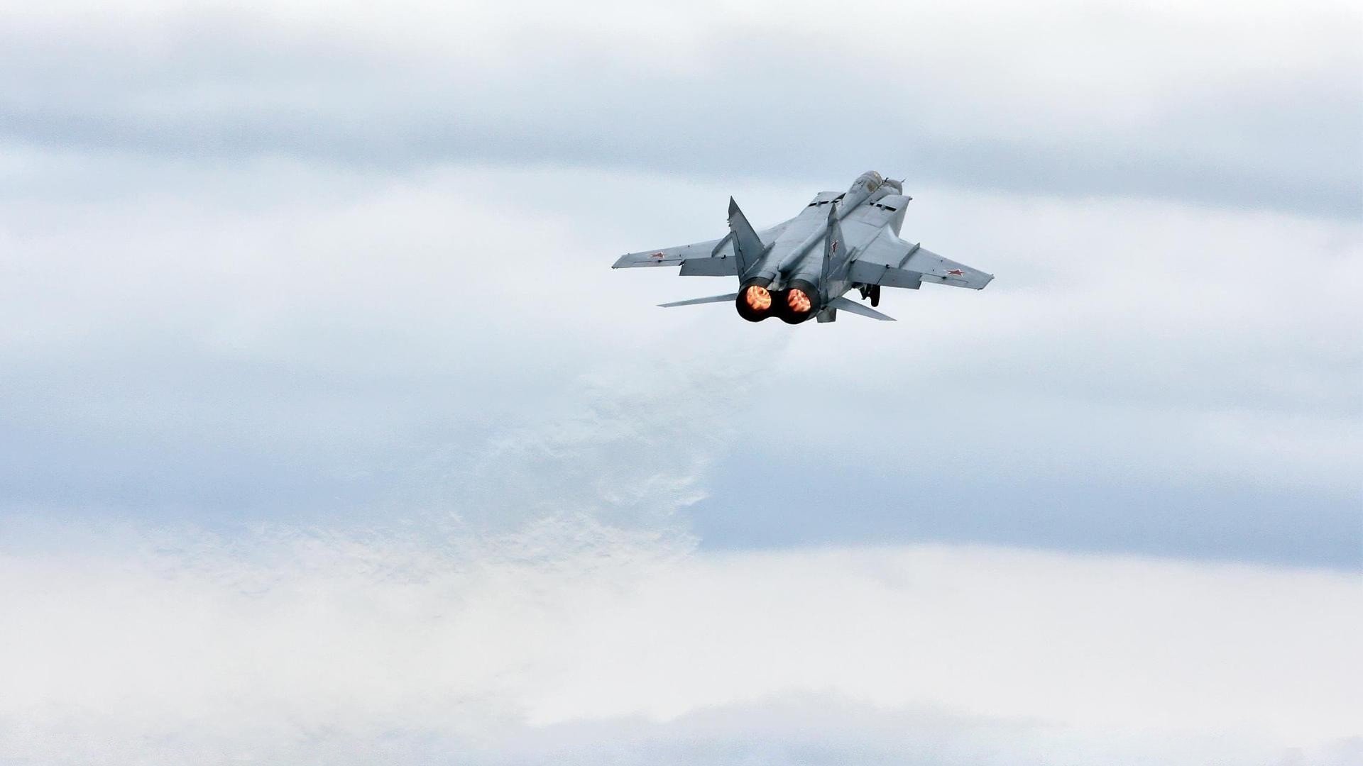 从迷失到英雄,特奥一球定音,比利亚雷亚尔上演逆转奇迹